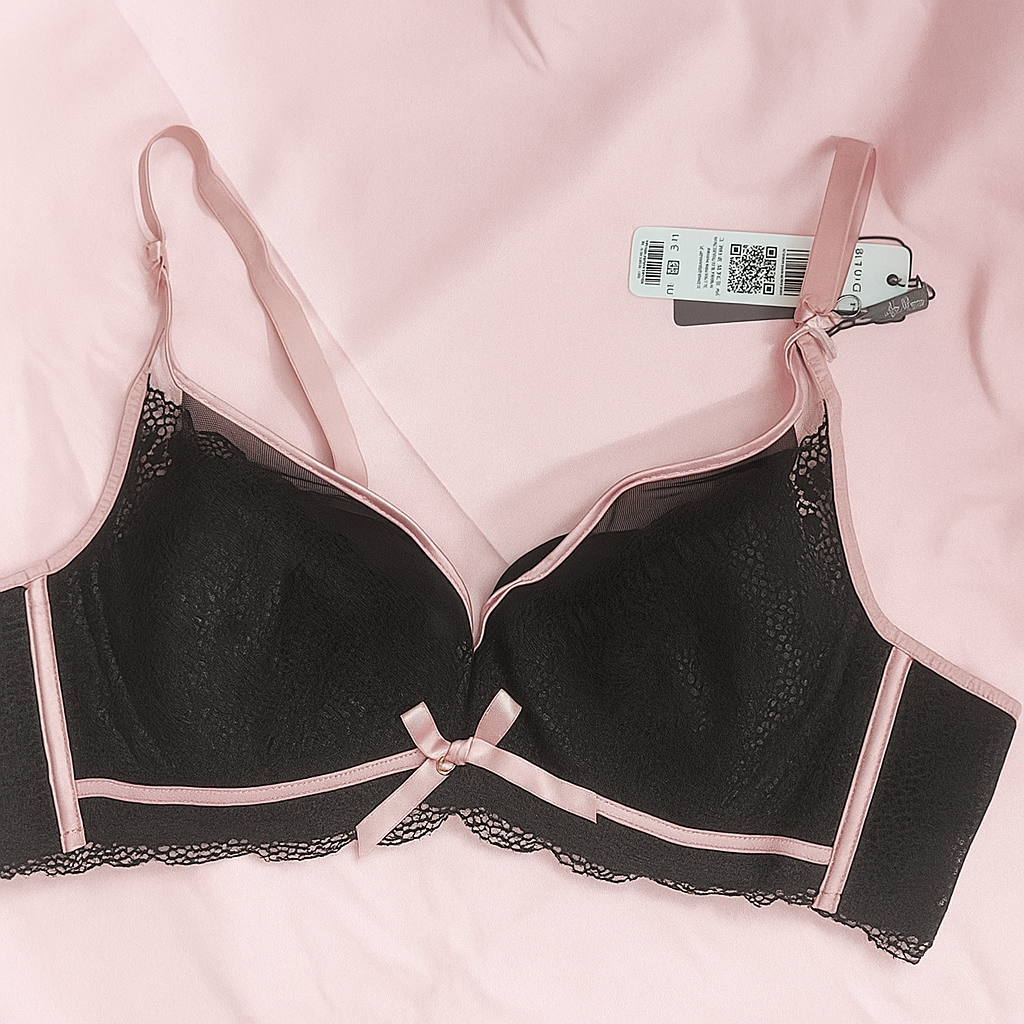 Elegant Lace Underwire Bra.