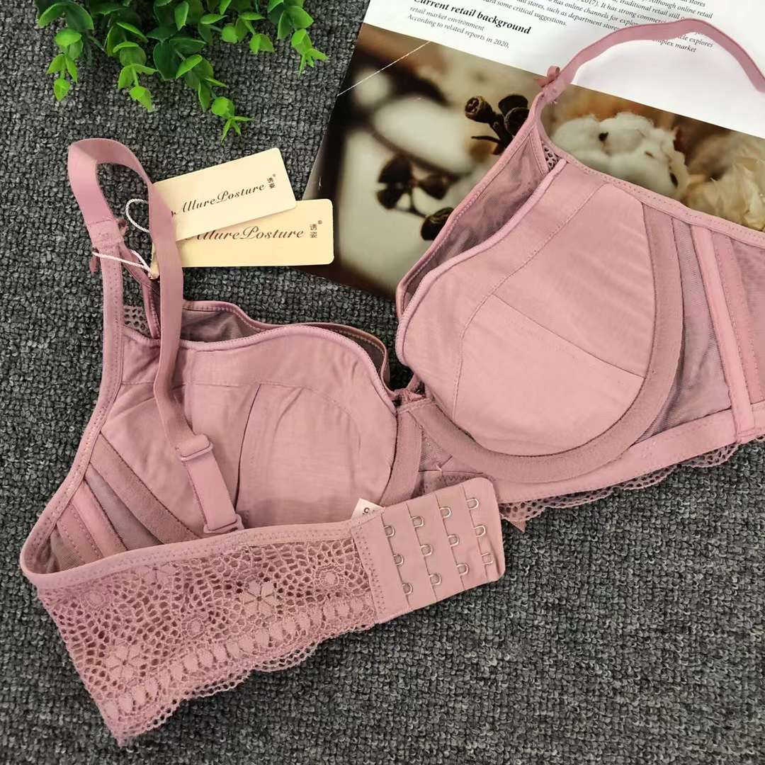 Elegant Lace Underwire Bra.