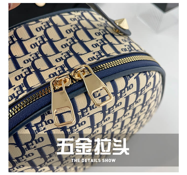 Luxury Portable Makeup Organizer Bag.